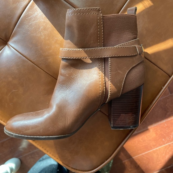 Tommy Hilfiger Ankle Boots Size 8.5 Brown Faux Leather Heel Booties - Picture 4 of 9